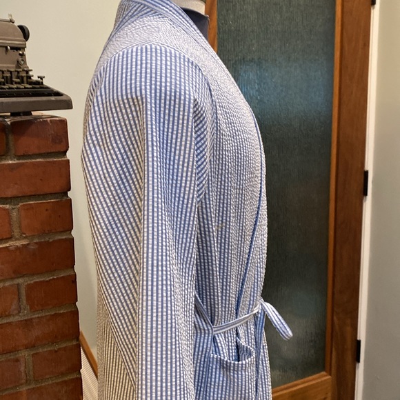 Blue and white seersucker striped robe - Picture 7 of 10